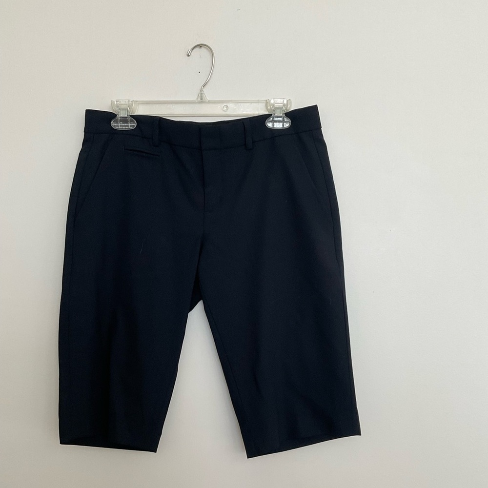 Vince navy Bermuda short size 6